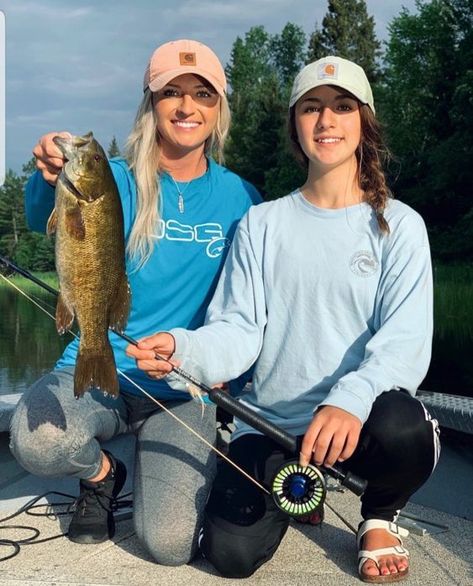 Cute Fishing Outfit For Women, Fishing Trip Outfit, Bow Hunting Women, Lake Outfit Summer, Fishing Outfit, Country Pics, Giveaway Rules, Fishing Pics, Fly Fishing For Beginners