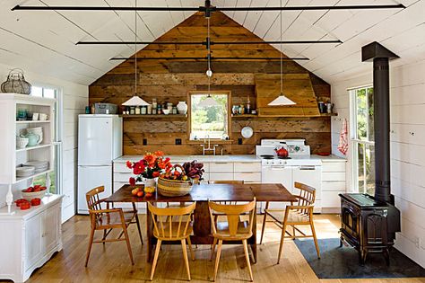 decorating ideas for small rustic cabins | Small Cabin Decorating Ideas and Inspiration Scandinavian Cottage, Tiny House Swoon, Smart House, Kitchen And Dining Room, Tiny Spaces, Small Cabin, Small Houses, Diy Remodel, Tiny House Living