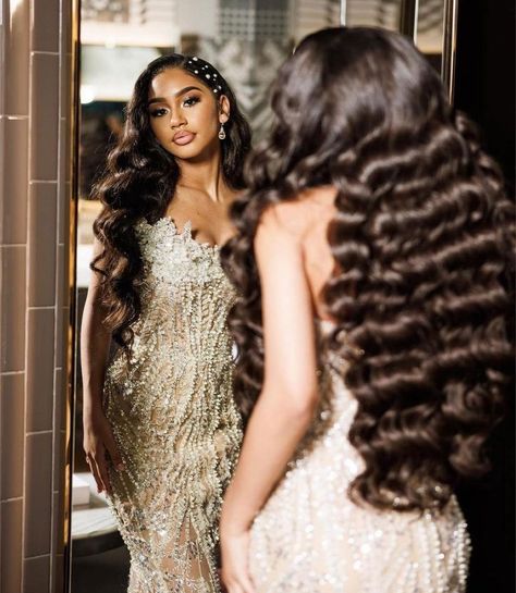 Side Part Prom Hairstyles, Curly Hair Styles For Prom, Prom Hairstyles Black Women, Cute Prom Hairstyles, Prom Photoshoot, Prom Inspiration, Prom Inspo, Junior Prom, Jr Prom