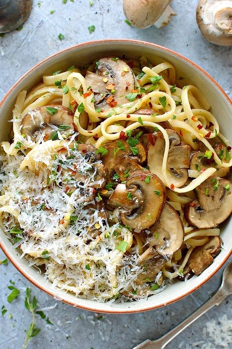 Easy Mushroom Linguine - Domestic Gothess Mushroom Linguine, Linguine Recipes, Pescatarian Recipes, Dinner Appetizers, Minced Meat, Healthy Vegetables, Healthy Eating Recipes, Linguine, Mushroom Recipes