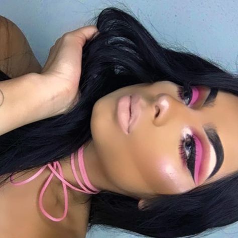 Diamond Highlighter, Pink Eye Shadow, Pink Highlighter, Maquillage On Fleek, Revolution Eyeshadow, Makeup Challenge, Extreme Makeup, Best Highlighter, Beauty Planet