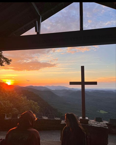 Christian Life Aesthetic, Christian Aesthetic Pictures, Gods Beautiful Creation, Faith Aesthetic, Pretty Place Chapel, Jesus Love Images, Christian Photography, Church Aesthetic, Jesus Praying