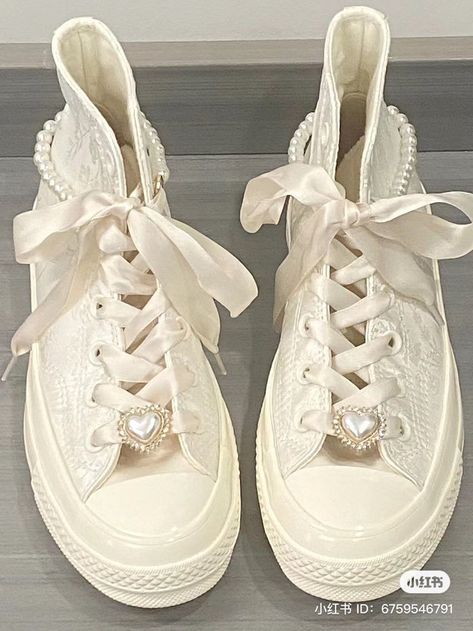 Cute Converse, Dr Shoes, Pretty Shoes Sneakers, Cute Shoes Heels, Women's Running Shoes, Aesthetic Shoes, Swag Shoes, Prom Shoes, Dream Shoes