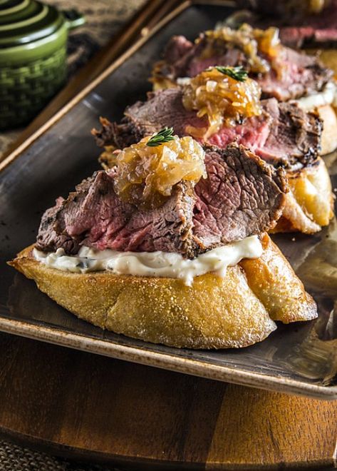 Steak Bruschetta, Horseradish Aioli, Grill Sandwich, Caramelized Shallots, Holiday Appetizers Recipes, Holiday Appetizer, Impressive Recipes, God Mat, Beef Tenderloin