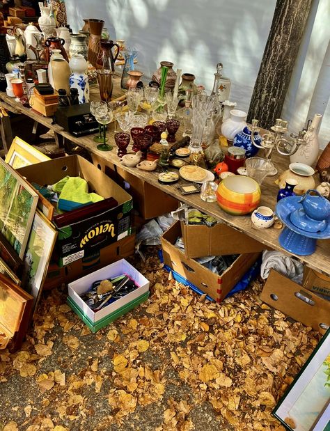 #fleamarket #color #colorful #autumn #aesthetic Flea Market Aesthetic, Ravenclaw Girl, Autumn Market, Cookbook Club, Vintage Market Booth, Market Aesthetic, Margaret Rose, Ferris Wheels, Vision 2024