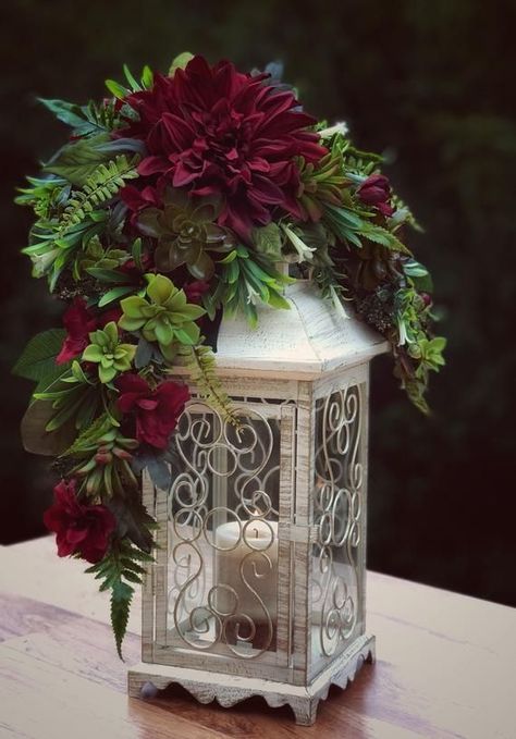 Wedding Lantern, Centerpieces For Wedding, Table Centerpiece Flower, Lantern Decor Wedding, Lantern Centerpiece, Lantern Centerpiece Wedding, Glamour Decor, Lantern Ideas, Lantern Centerpieces