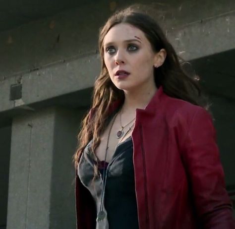 Wanda Maximoff in AoU Lizzie Olsen, Elizabeth Olsen Scarlet Witch, Scarlet Witch Marvel, Scarlett Witch, Wanda And Vision, Marvel Actors, Age Of Ultron, Wanda Maximoff, Marvel Women