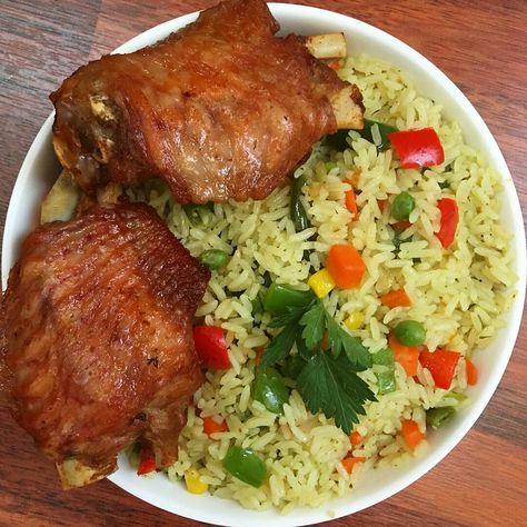 Fried Turkey Wings, and Rice Turkey Fried Rice, Turkey Wings And Rice, Stew Turkey Wings Recipes, Nigerian Turkey Stew, African Turkey Wings, Nigeria Food Pictures, Nigerian Fried Rice, Ghanaian Food, African Recipes Nigerian Food