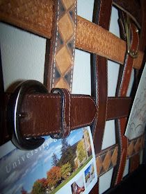 repurposed leather belt message board http://bec4-beyondthepicketfence.blogspot.com/2011/02/belted-inspiration.html Leather Belt Ideas, Recycled Homes, Repurposed Belts, Belt Inspiration, Belt Crafts, Belt Ideas, Recycle Projects, Furniture Redos, Home Decor On A Budget