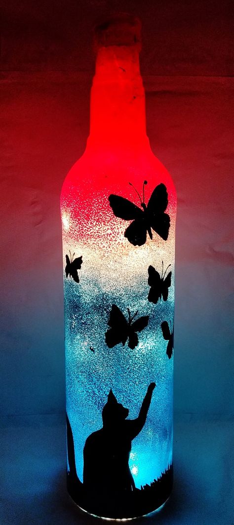 Febric hand painted bottle light Jar Painting, Hand Painted Bottles, Light Up Bottles, Glass Painting Designs, Bottle Diy, Painted Bottle, Diy Glass Bottle Crafts, Wine Bottle Diy Crafts, Babe Quotes