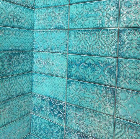 Showering Tips, Turquoise Bathroom Tiles, Traditional Tile Design, Shower Aesthetic, Turquoise Bathroom, Turquoise Tile, Brick Look Tile, Turquoise Kitchen, Lake House Kitchen