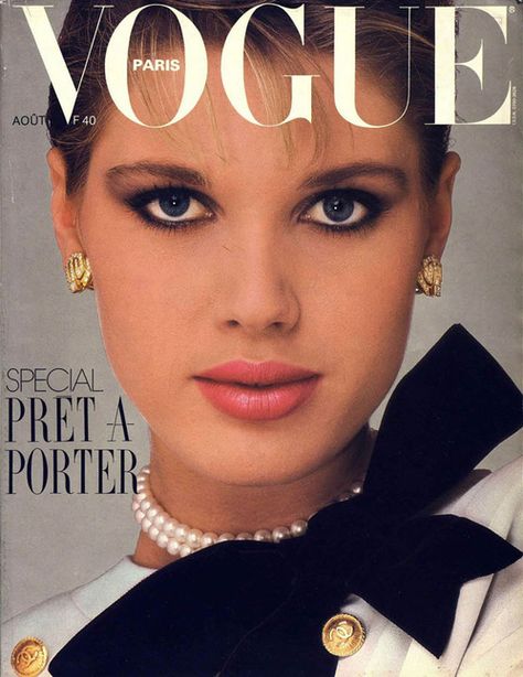 Joaillerie: Les perles dans Vogue Paris exposition Victoria & Albert Museum Londres août 1985 Brigitte Lacombe, Albert Watson, Renee Simonsen, Paris Vogue, Guy Bourdin, Vogue Magazine Covers, Vogue France, Patrick Demarchelier, Fashion Magazine Cover