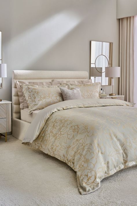 Champagne Color Bed, Sophie Paterson Interiors Bedrooms, Champagne Bedroom Wallpaper, Amelie Bedroom, Duvet Covers Cream Double, Gold Satin Duvet Cover, Sophie Paterson Interiors, Dresses With Vans, Luxury Shiny Silk Textured Duvet Covers £5000