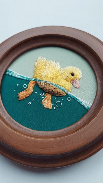 Clothes Embroidery Diy, Animal Embroidery Designs, Handmade Embroidery Designs, Pola Sulam, Hand Embroidery Projects, Creative Embroidery, Cute Embroidery, Animal Embroidery, 자수 디자인