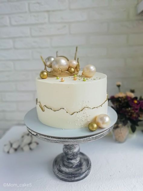 80thbirthday Cake, Women’s Birthday Cake, Mario Birthday Cake, Elegant Cake Design, 50th Anniversary Cakes, Wedding Cake Display, Single Tier Cake, Golden Cake, Gold Birthday Cake