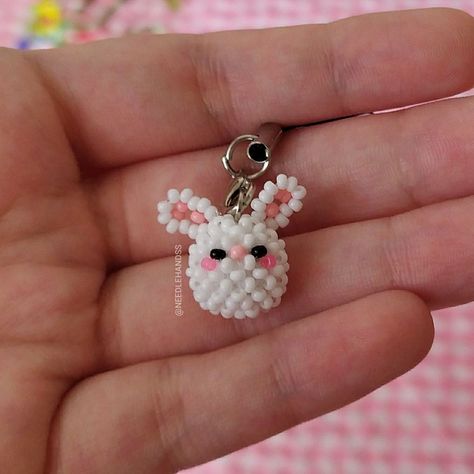 Bead Bunny, Beaded Bunny, Bead Loom Patterns, Bead Work Jewelry, Beaded Animals, Loom Patterns, Beads And Wire, Loom Beading, Phone Charm