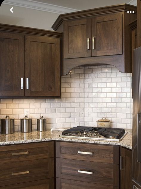 Dark Brown Kitchen Cabinets, Brown Kitchen Ideas, Kitchen Cabinet Color Schemes, Dark Brown Kitchen, Kitchen Cabinets And Backsplash, Light Countertops, Dark Brown Cabinets Kitchen, Dark Cabinets Backsplash, Backsplash With Dark Cabinets