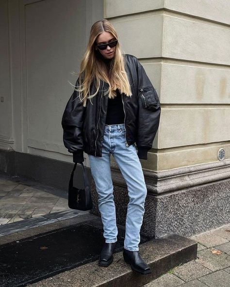 Top 35 Instagram influencer outfits round-up Varsity Jacket Street Style, Oversized Jacket Outfit, Capsule Style, Pernille Teisbaek, Aesthetic Era, Oversize Outfit, Outfits Nyc, Night Style, Effortlessly Chic Outfits