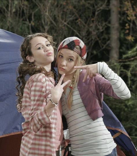 Lilly Hannah Montana, Hannah Montana Outfits, Hannah Montana Forever, Old Disney Channel, Miley Stewart, Emily Osment, Photo Widget, Widget For Iphone, 2000s Nostalgia