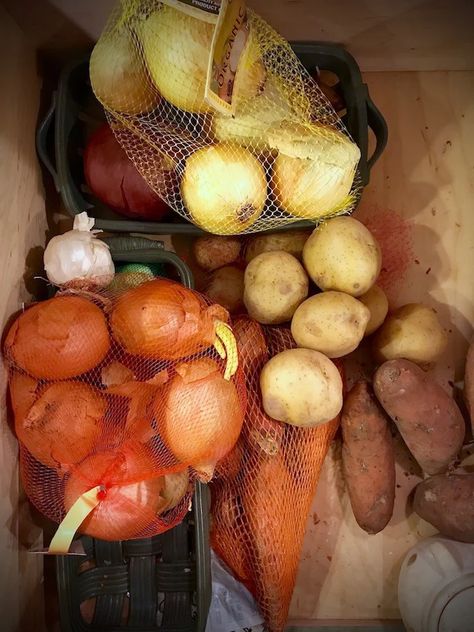 Should You Store Onions and Potatoes Together Store Onions And Potatoes, Store Potatoes And Onions, Storing Onions And Potatoes, Potato And Onions, Storing Garlic, Store Onions, Storing Onions, How To Store Garlic, Potatoes And Onions