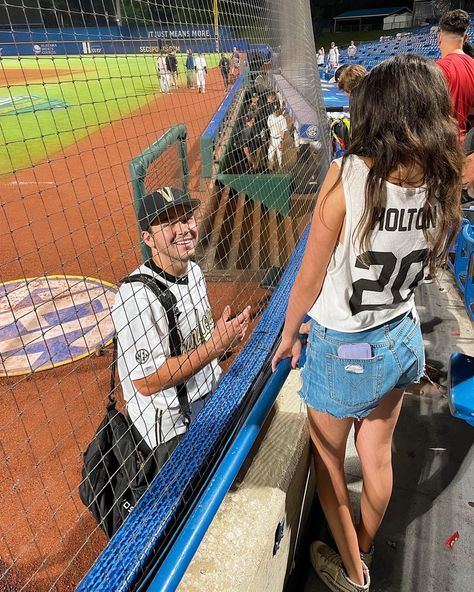 Baseball Family Aesthetic, Mlb Girlfriend, Baseball Girlfriend Aesthetic, Baseball Wife Aesthetic, Mlb Wife Aesthetic, Sports Girlfriend, Sporty Couples, Baseball Gf, Mlb Wife