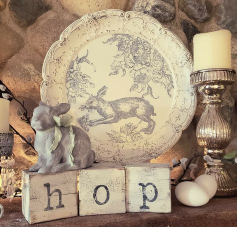 Antique Shabby Chic Decor, Spring Iod Projects, Modern Farmhouse Crafts, Vintage Spring Decor, Vintage Easter Decorations, Classy Easter Decor, Natural Easter Decor, Neutral Easter Decor, Rustic Easter Decor