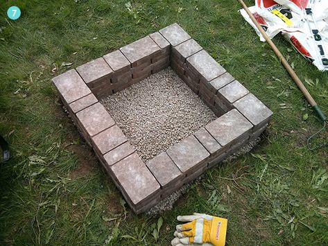 Roundup: 14 DIY Fire Pits You Can Make Yourself! » Curbly | DIY Design Community Diy Square Fire Pit, Fire Pit With Bricks, Fire Pit Video, In Ground Fire Pit, Diy Fire Pit Ideas, Cheap Fire Pit, Deck Patterns, Fire Pit Plans, Square Fire Pit Cover