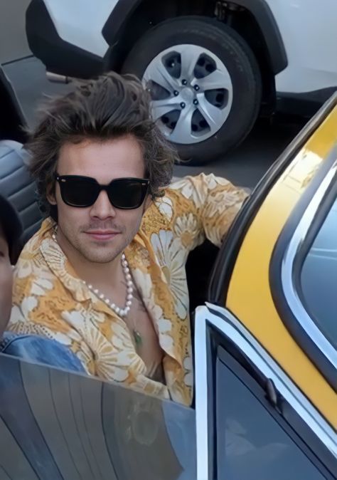 Harry Styles With Sunglasses, Harry Styles Sunglasses, Harry Styles Photoshoot, Harry Styles Pictures, Harry Edward Styles, Edward Styles, Harry Styles, Love Of My Life, Sunglasses Women