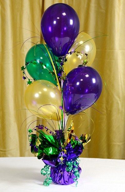 Mardi Gras Centerpieces, Reunion Decorations, Deco Ballon, Tafel Decor, Quilled Creations, Mardi Gras Decorations, Mardi Gras Party, Balloon Centerpieces, Masquerade Party