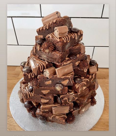 Stacked Brownie Cake, Brownie Birthday Cake Tower, Brownie Stack Cake, Brownie Tower Ideas, Brownie Birthday Cake, Brownie Stack, Brownie Tower, Mason Jar Cookie Recipes, Birthday Cake Alternatives