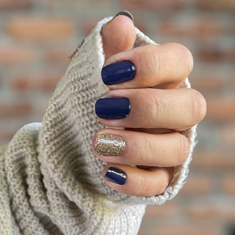 Gold Manicure, Dark Blue Nails, Navy Nails, Navy Blue Nails, Navy Blue Design, Gold Nail Designs, Navy Gold, Chic Nails, Fall Nails