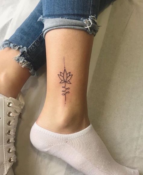 Tatoos Woman Leg Ankle, Small Tattoos On Leg For Women, Tiny Leg Tattoos, Tattoo Main, Tato Minimal, Tato Henna, Ankle Tattoos For Women, Ankle Tattoos, Unalome Tattoo