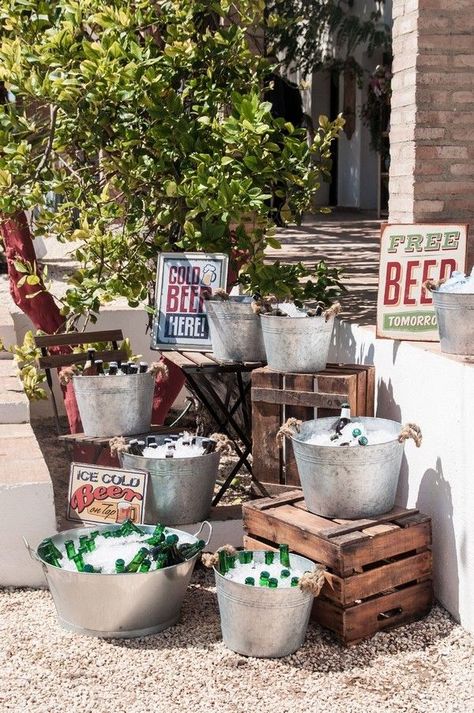 rustic galvanized bucket beer wedding drink bar #wedding #weddings #weddingdrinks #rusticweddings #hmp Galvanized Buckets Wedding, Bucket Wedding, Wedding Drink Bar, Drink Stations, Wedding Drink Station, Beer Wedding, Wedding Dr, Reception Food, Wedding Reception Food