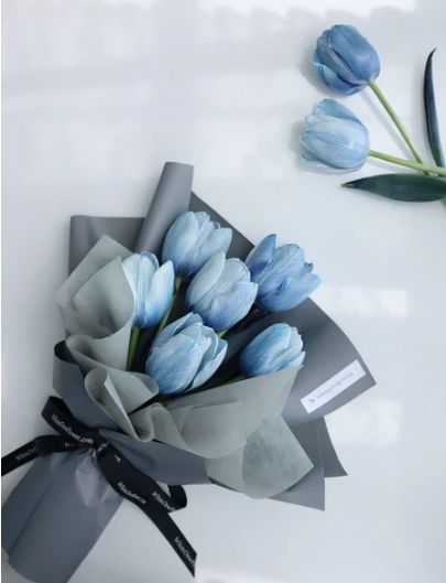 Singapore fresh flower delivery Minimalist Shelf Decor, Tulip Bouquets, Minimalist Shelf, Minimalism Living, Blue Flowers Bouquet, Luxury Flower Bouquets, List Of Flowers, Baby Blue Aesthetic, Online Flower Delivery