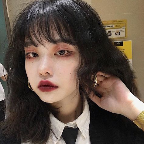 Black Hair, A Woman, Makeup, Hair, Gold, White, Instagram, Black, Make Up