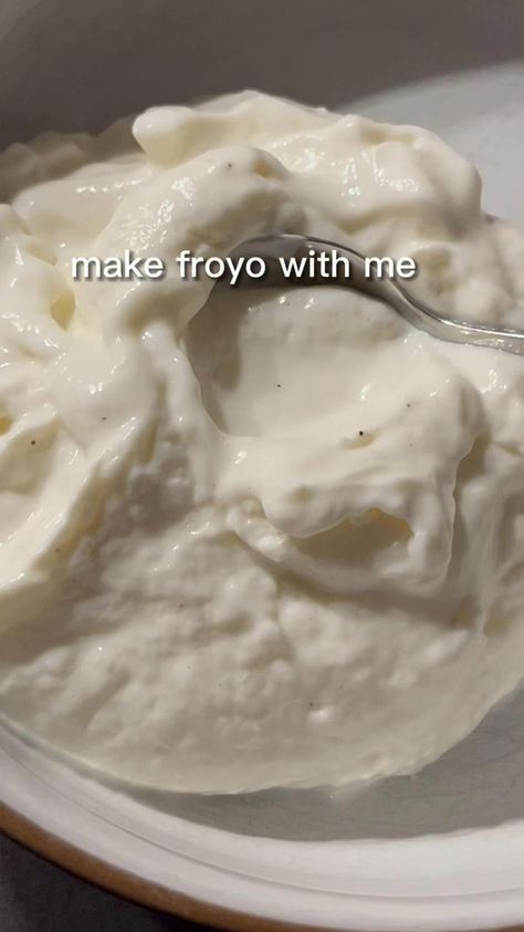 #Cheese-MakingTipsandTricks Diy Frozen Yogurt, Homemade Frozen Yogurt Recipes, Greek Yogurt Snacks, Yogurt Recipes Healthy, Homemade Frozen Yogurt, Yoghurt Recipe, Homemade Greek Yogurt, Frozen Yogurt Recipes, Frozen Yoghurt