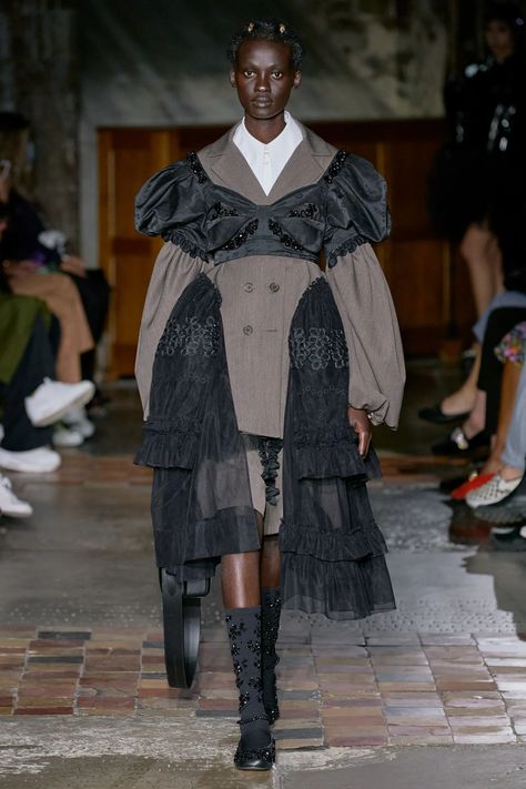 Simone Rocha Spring 2022 Ready-to-Wear Collection | Vogue Fashion Trend Report, Fashion Show Collection, Fashion Week Spring, Look Cool, London Fashion Week, Couture Fashion, Runway Fashion, Miu Miu, Fashion Collection