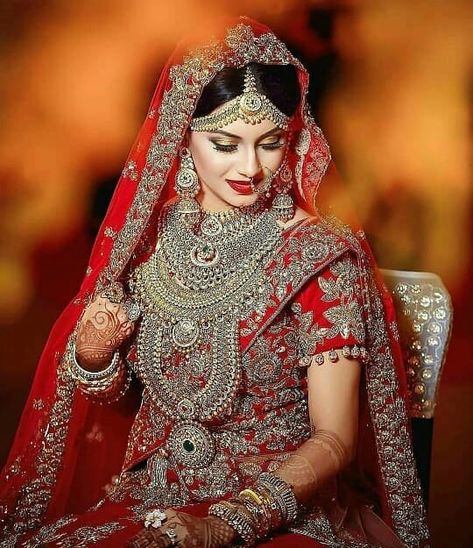 Muslim Bride Photoshoot, Bridal Makeup Pictures, Indian Bride Poses, Indian Bride Photography Poses, Travel And Work, Indian Bride Makeup, Muslim Bridal, Indian Wedding Poses, Bride Photos Poses