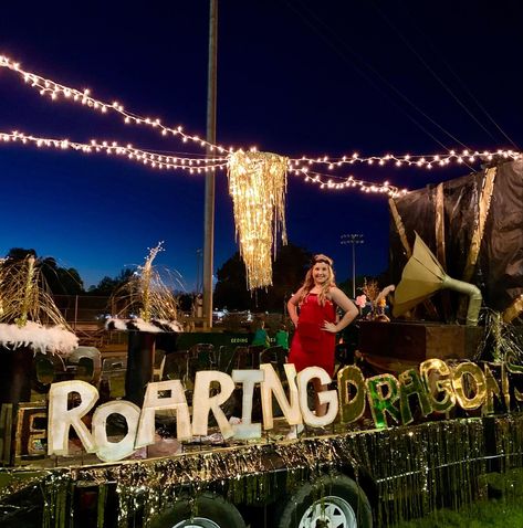 Roaring 20s Homecoming Float, Roaring 20s Parade Float Ideas, Roaring 20s Parade Float, Hoco Floats Ideas, Roaring 20s Float Ideas, Hoco Float Ideas, Hoco Floats, Run Through Signs, Senior Hoco