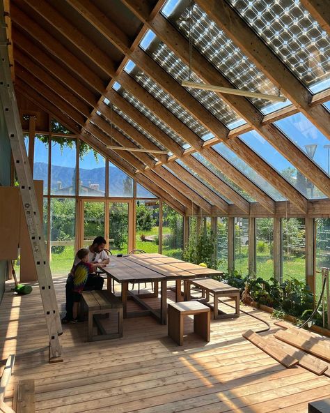 Green House Roof, Greenhouse Extension, Greenhouse Modern, Barn Extension, Greenhouse Structure, Greenhouse Interiors, Backyard Greenhouse, House Construction Plan, House In Nature