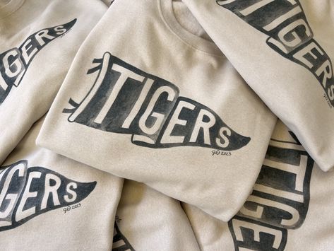 Watercolor Tigers Pennant Crewneck Sweatshirt - Etsy Tigers Shirts School, School Crewneck Designs, Spirit Tees School, Vintage School Spirit Shirts, School Staff Shirts Design, Cute School Tshirt Designs, Vintage Team Shirts, Cute School Merch, Vintage High School Tshirts