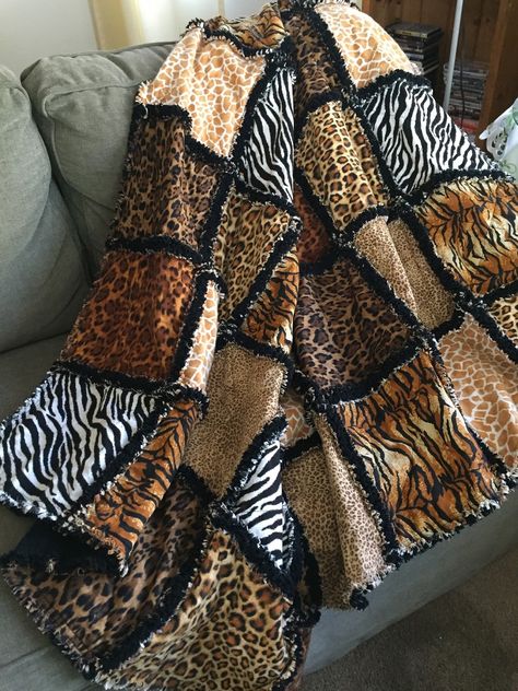 The stories behind the rag quilts and other fluffy things I make Leopard Quilt, Masculine Quilts, Quirky Quilts, Animal Print Quilt, Wildlife Quilts, Animal Print Bedding, Fluffy Things, Chenille Quilt, African Leopard