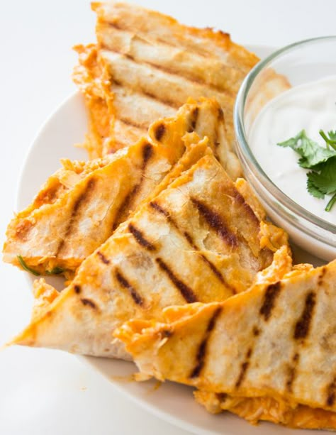 Buffalo Chicken Quesadilla, Buffalo Chicken Recipes, College Meals, Brunch Buffet, Munnar, Chicken Quesadillas, Snacks Für Party, Idee Pasto Sano, Quesadillas