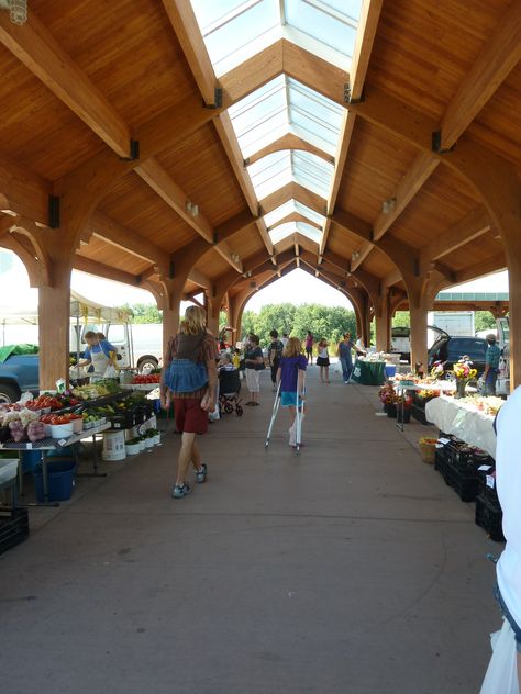 Farmers Market in Phoenix Park, Eau Claire, Wisconsin Farmers Market Design Ideas, Covered Market Architecture, Farmers Market Building, Modern Farmers Market, Public Market Architecture, Farmers Market Architecture, Public Market Design, Outdoor Market Design, Farmers Market Design