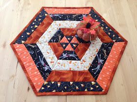 Sister Of The Divide: Candy Corn Table Topper Tutorial Corn Table, Autumn Quilts, Quilting Digest, Table Topper Patterns, Halloween Table Runners, Quilted Table Runners Patterns, Table Quilts, Place Mats Quilted, Quilted Table Toppers