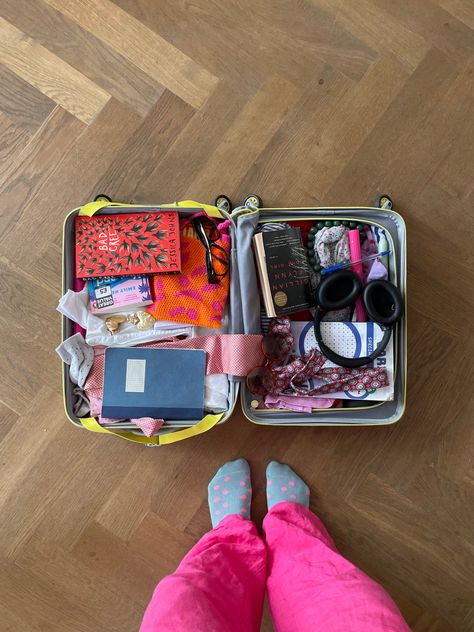 Packing Aesthetic Suitcase, Packed Suitcase, Packing Aesthetic, Travel Suitcase, Amsterdam Travel, What In My Bag, Summer Feeling, School Motivation, Suitcases