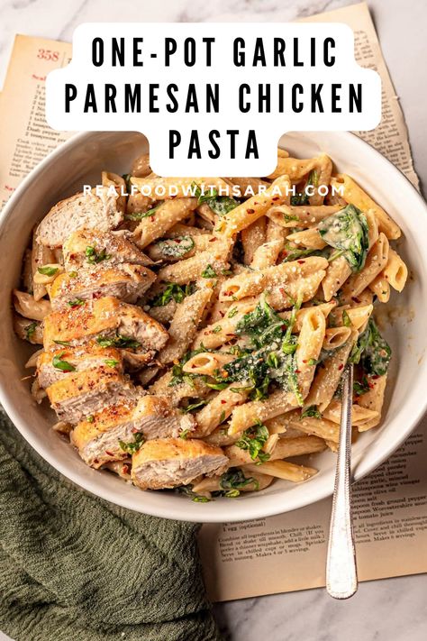 One Pot Garlic Parmesan Chicken Pasta, Ragu Roasted Garlic Parmesan Recipes, Spicy Garlic Parmesan Pasta, Pre Race Pasta Dinner, Chicken Pasta Without Heavy Cream, Parmasean Garlic Chicken Recipe, Garlic And Parmesan Chicken, Meal Prep Ideas Pasta, Creamy Chicken Parmesan Pasta