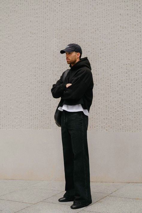 Minimalist Fits Men, Black Boots Men Outfit, Hoodie Outfit Men Streetwear, Outfit With Boots, Boots Men Outfit, Hoodies Streetwear, Black Outfit Men, Pants Outfit Men, Oversized Pants