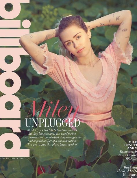 Miley Cyrus on the cover of Billboard magazine David Carson Design, Media Magazine, David Carson, Magazine Ideas, Billboard Magazine, Celebrity Photographers, Publicidad Creativa, Cool Magazine, Latin Music