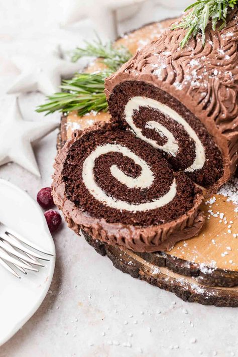 Easy Swiss Roll Yule Log Cake Homemade Swiss Cake Rolls, Yule Log With Box Cake, Box Cake Mix Swiss Roll, Cake Mix Yule Log Recipe, Brownie Yule Log, Yule Log Cake Easy, Log Cake Recipe, Dessert Rolls, Log Cakes